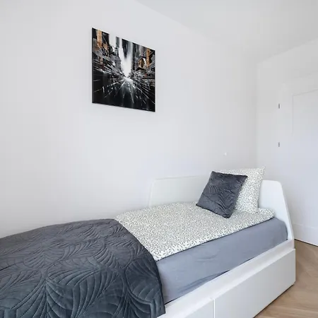 Daire Manufaktura - 76m2, Parking, Aircon - By Rentujemy Łódź